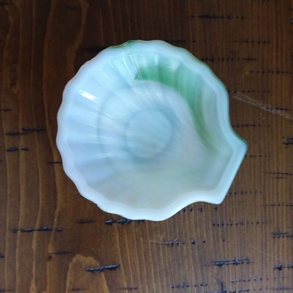 Vintage Akro Agate  Seashell Shape  Dish ￼Green Ombre Ashtray, Jewelry Holder - Picture 3 of 8